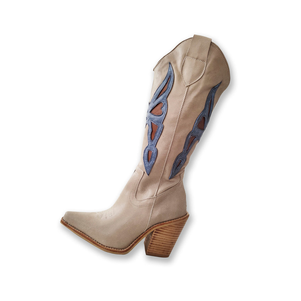 Botas Mariposa Cuero Marfil - Aplicación en Cuero Celeste