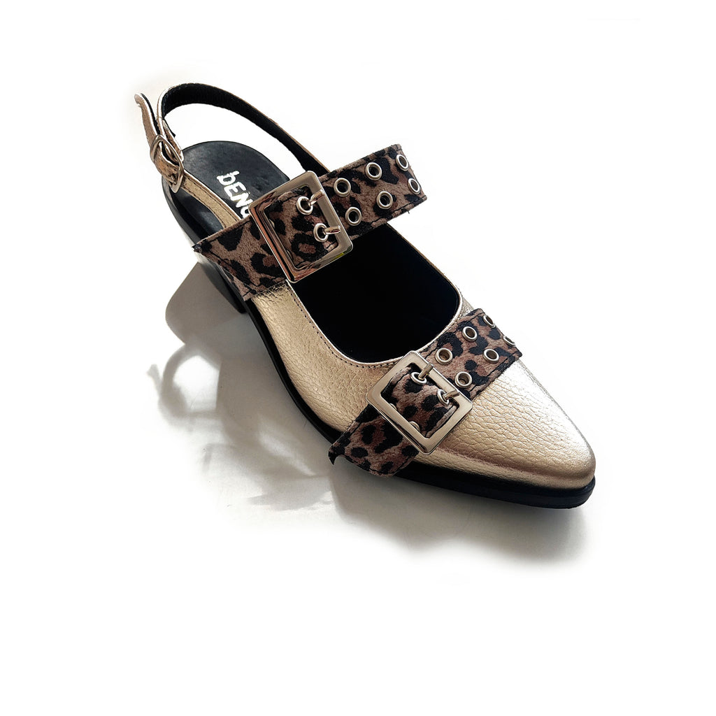 Zapato Horma en Punta Cuero Dorado Correas Animal Print