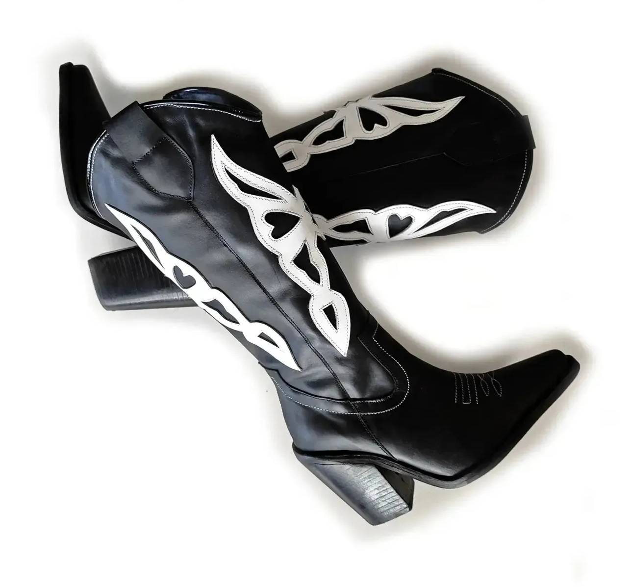 Botas Mariposa Cuero Negro - Aplicación en Cuero Blanco