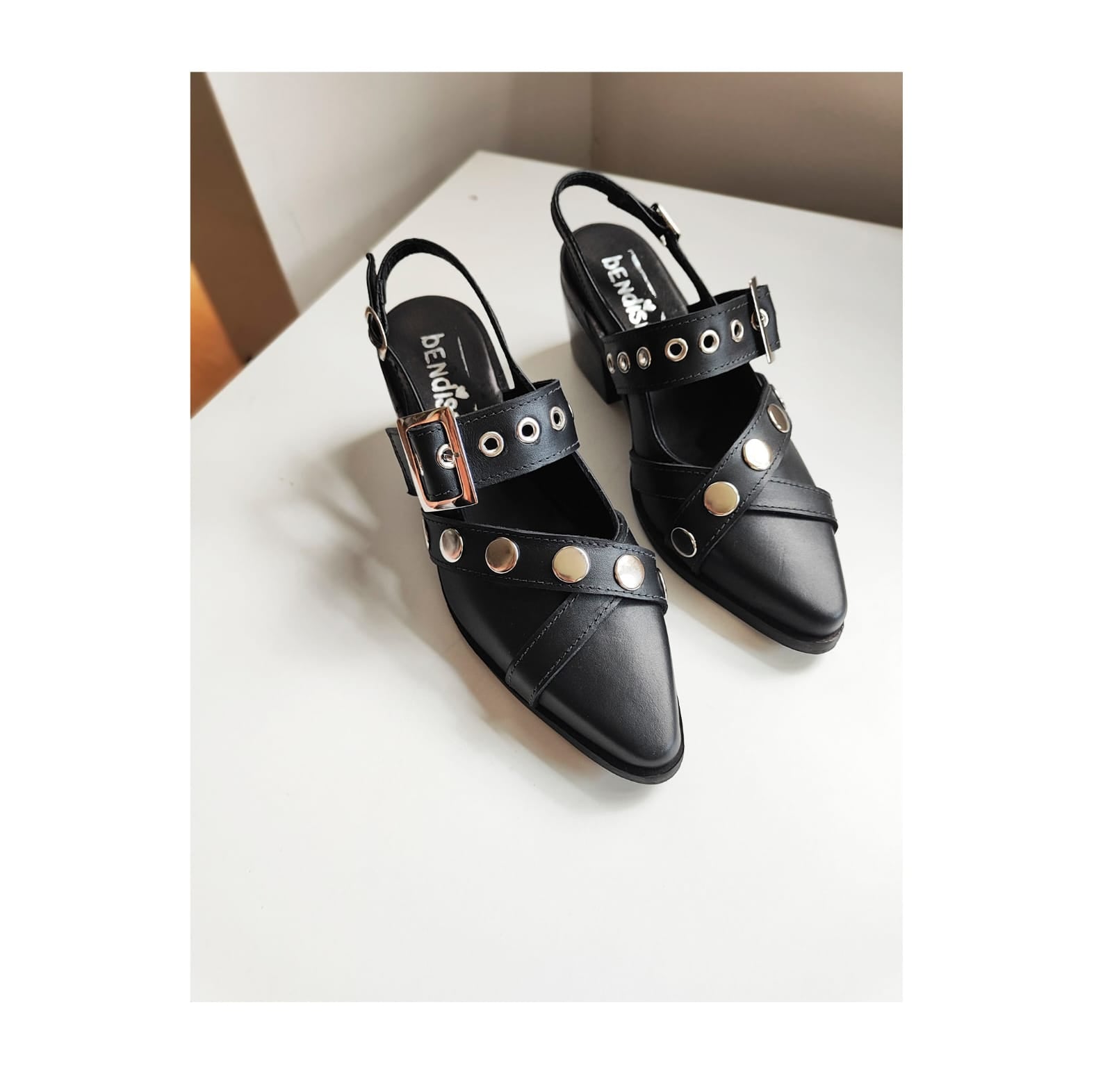 Zapato Horma en Punta Correas Cruzadas | Personalizables