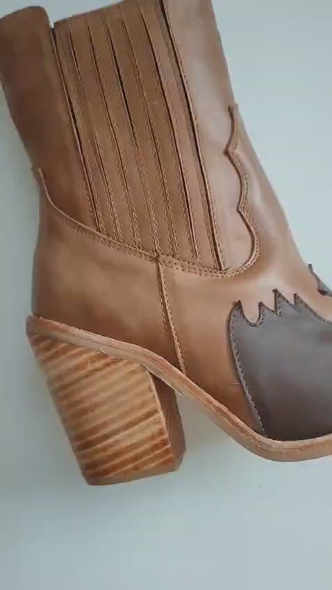 Botines Bicolor - Cuero Camel y Punta Chocolate